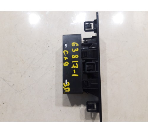 Кнопка стеклоподъемника (задняя, правая)