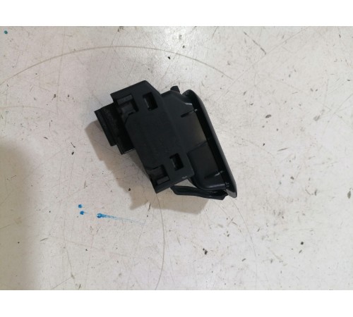 Кнопка открывания крышки багажника