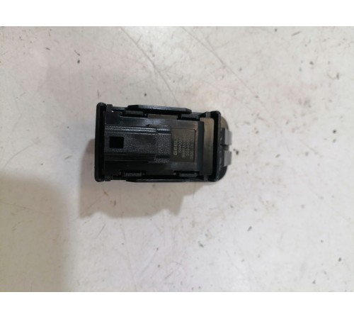 Кнопка открывания крышки багажника