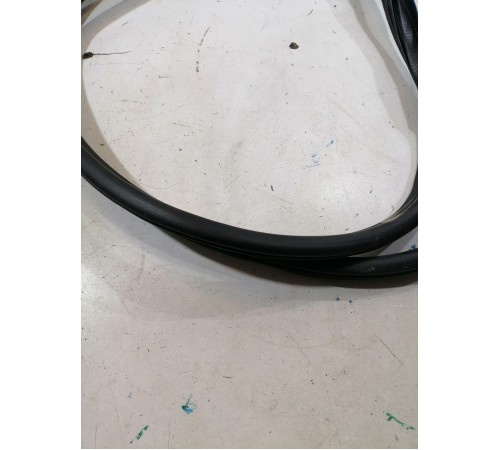 Уплотнитель двери задний левый