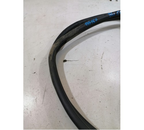 Уплотнитель двери задний левый