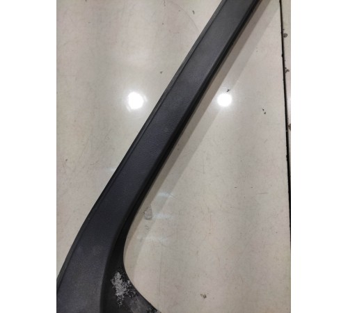 Накладка лобового стекла (правая)