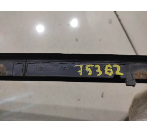 Накладка лобового стекла (правая)