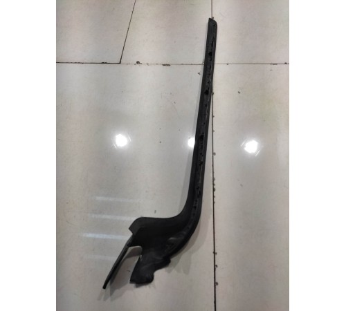 Накладка лобового стекла (правая)