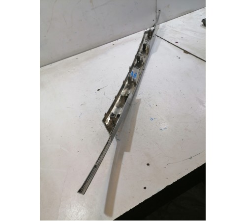 Накладка крышки багажника