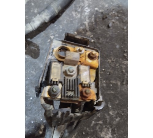 Клемма аккумулятора плюсовая