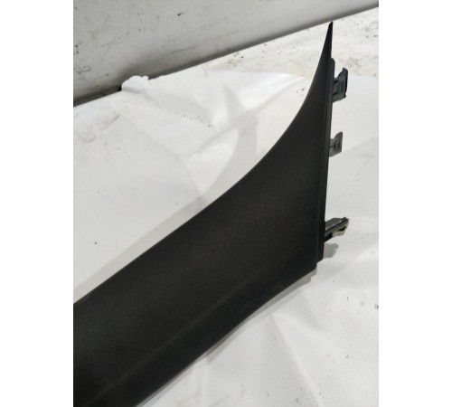 Обшивка крышки багажника (правая)