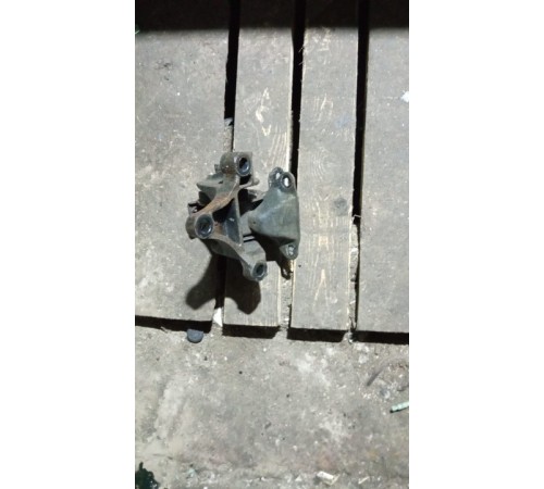 Опора двигателя передне левая