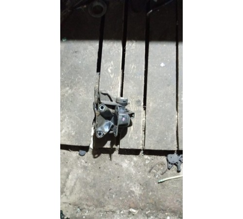 Опора двигателя передне левая