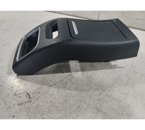 Накладка центральной консоли задняя