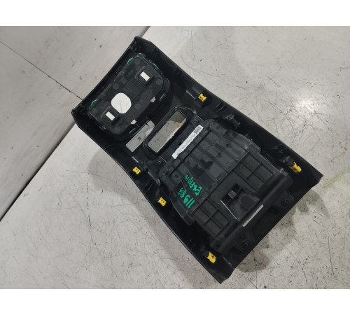 Накладка центральной консоли задняя