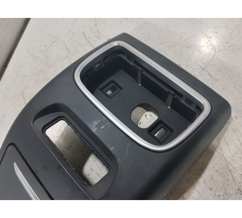 Накладка центральной консоли задняя