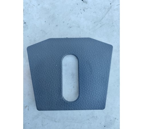 Накладка (заглушка) замка багажника