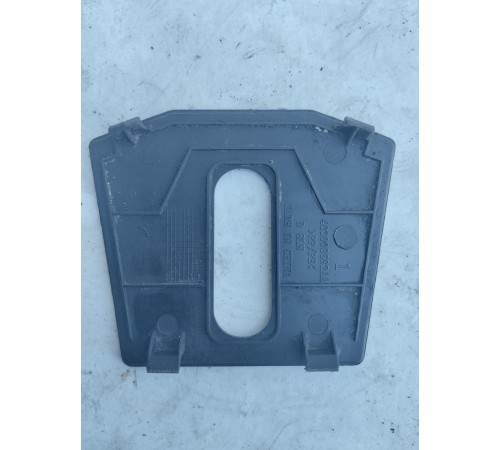 Накладка (заглушка) замка багажника