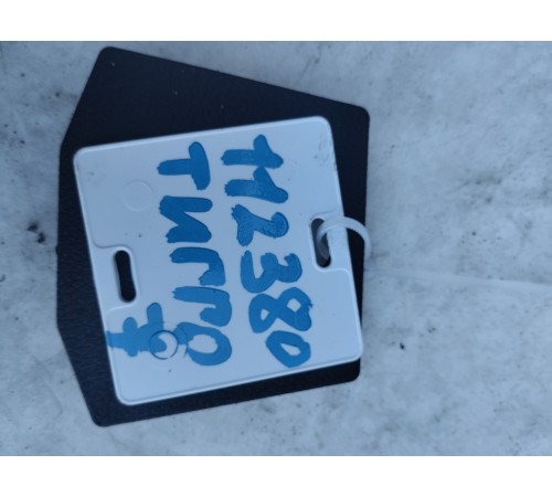 Накладка (заглушка) замка багажника