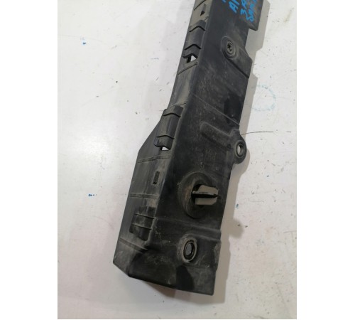 Кронштейн заднего бампера центральный