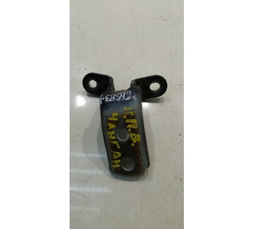 Петля двери (передняя, правая, верхняя)