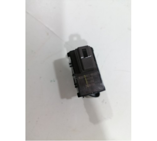 Кнопка блокировки центрального замка передняя левая