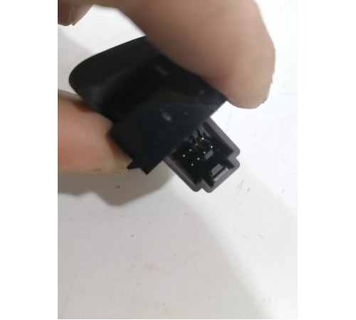 Кнопка блокировки центрального замка передняя левая