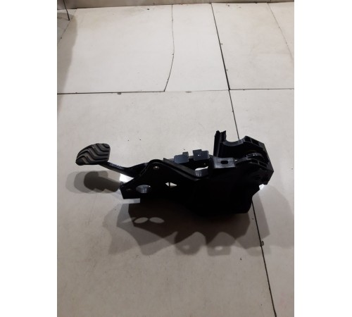 Педаль тормоза