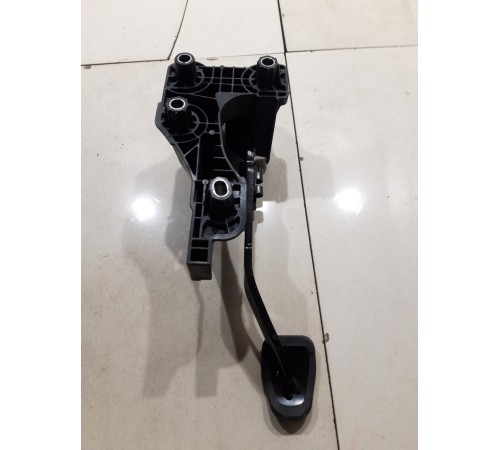 Педаль тормоза