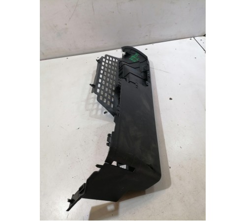 Накладка обшивки багажника правая