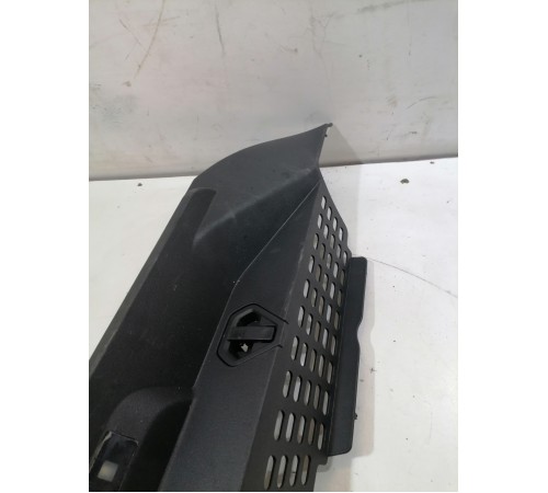 Накладка обшивки багажника правая