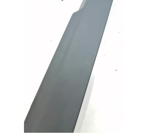 Обшивка двери багажника центральная