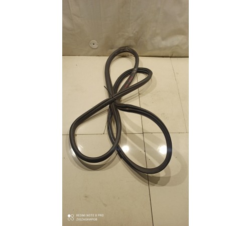 Уплотнитель двери(передний правый)