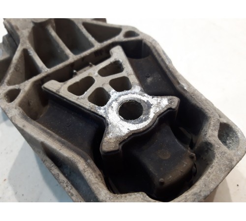 подушка крепления двигателя