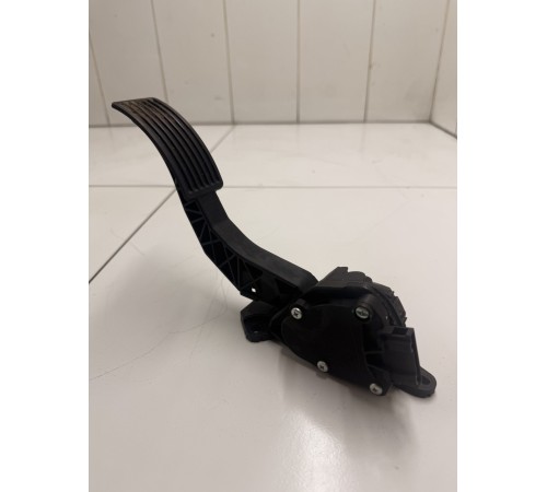 Педаль акселератора (газа)