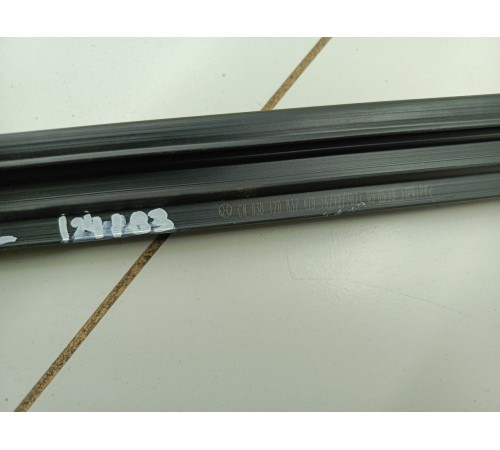 Уплотнитель стекла передний левый внутренний