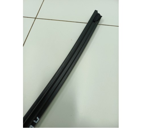 Уплотнитель стекла передний левый внутренний