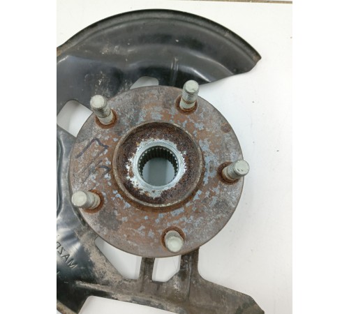 Ступица передняя правая с кожухом