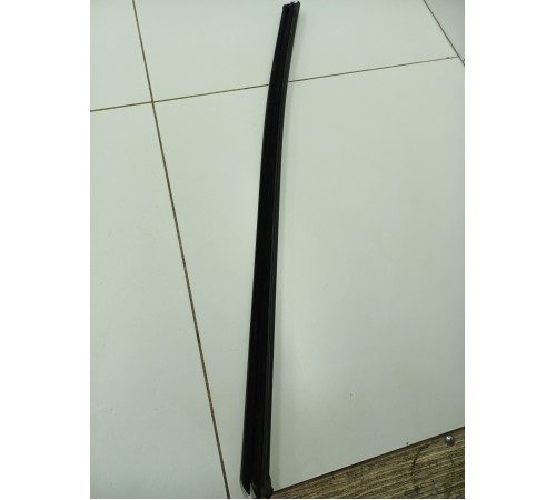 Уплотнитель стекла передний левый внутренний