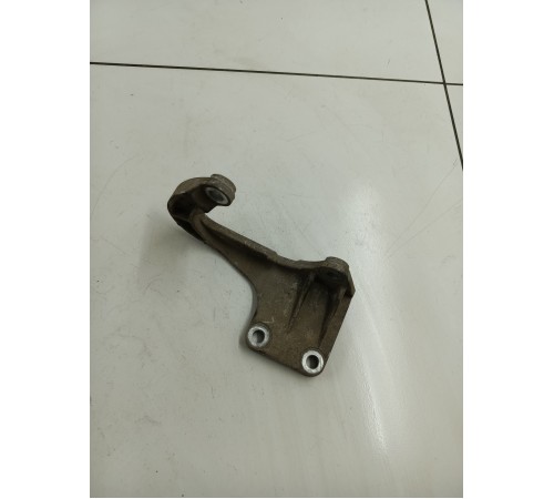 Кронштейн раздаточной коробки