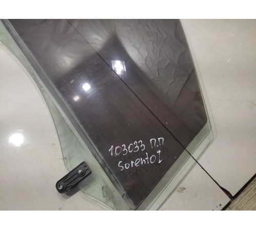 Стекло двери (переднее правое)