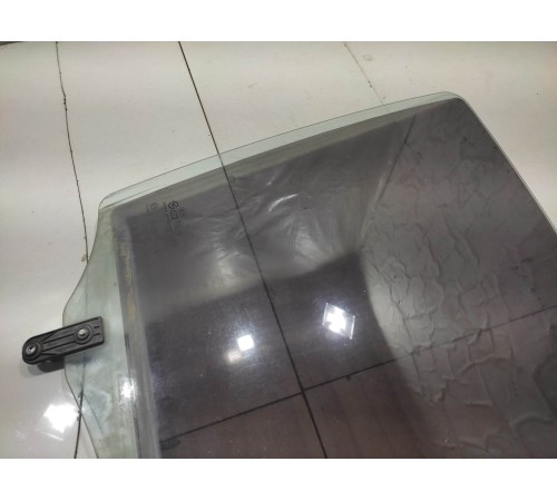 Стекло двери (переднее правое)