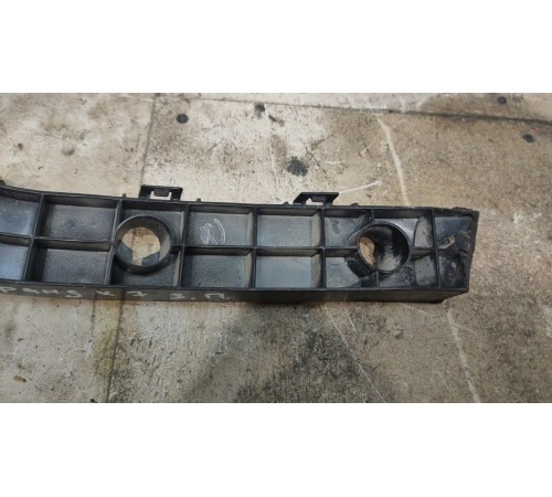 Кронштейн заднего бампера правый