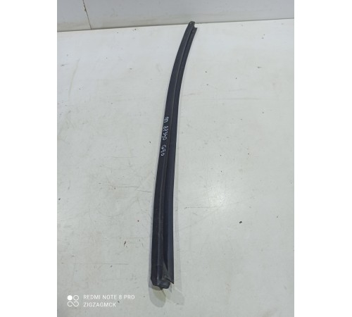 Уплотнитель стекла (передний правый внутренний)