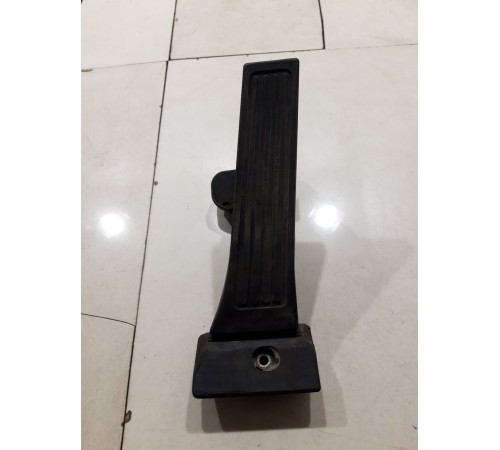 Педаль акселератора (газа)