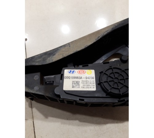 Педаль акселератора (газа)