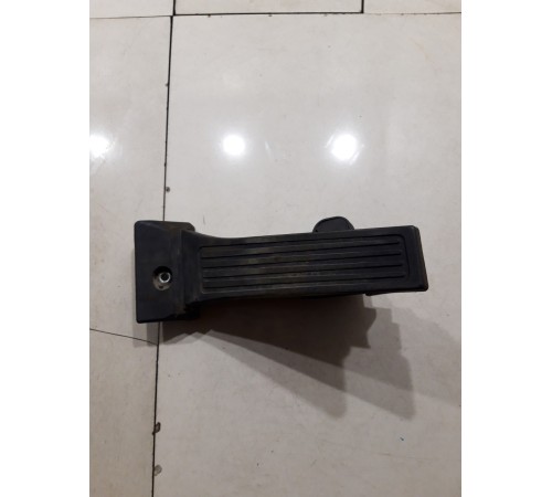 Педаль акселератора (газа)