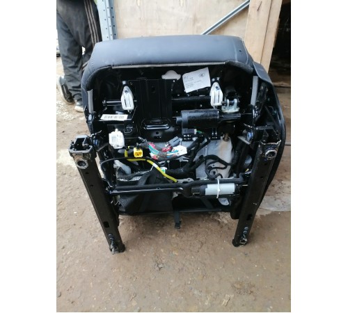 Сиденье переднее левое