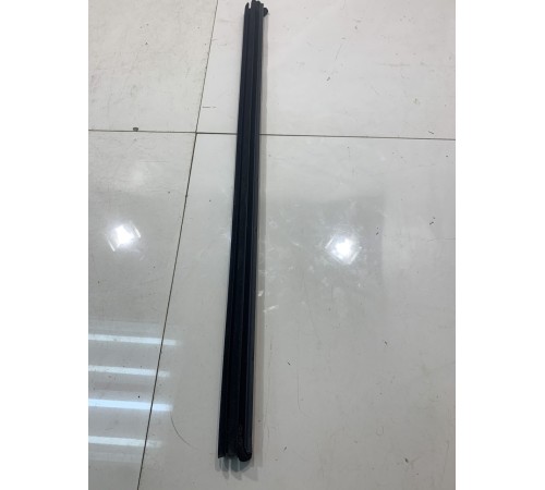 Уплотнитель стекла (задний, правый, внутренний)