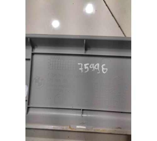 Обшивка двери багажника(задняя)