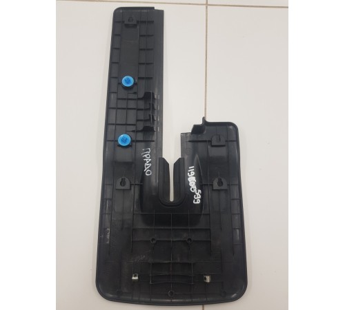 Заглушка заднего сиденья