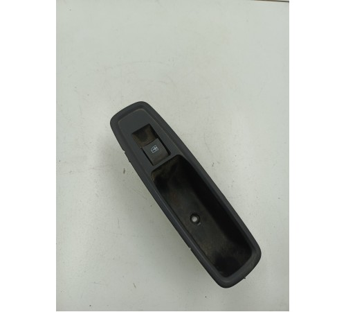 Кнопка стеклоподъёмника задняя правая