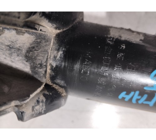 Амортизатор подвески передний правый в сборе