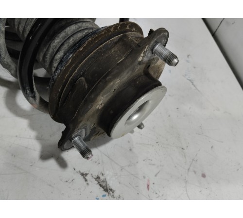 Амортизатор подвески передний правый в сборе